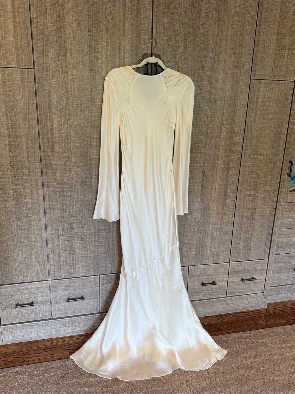 Zara 100% Silk Draped Dress In Oyster-white with Flared Cuffs. - Picture 8 of 17